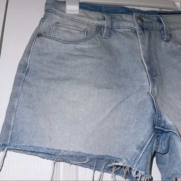 28 Blank NYC “The Fulton” Jean Shorts with Fray Bottoms - Picture 3 of 5